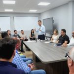 Adriano Ramos convocou a imprensa para denunciar a situação. Foto: Prefeitura de Paranaguá
