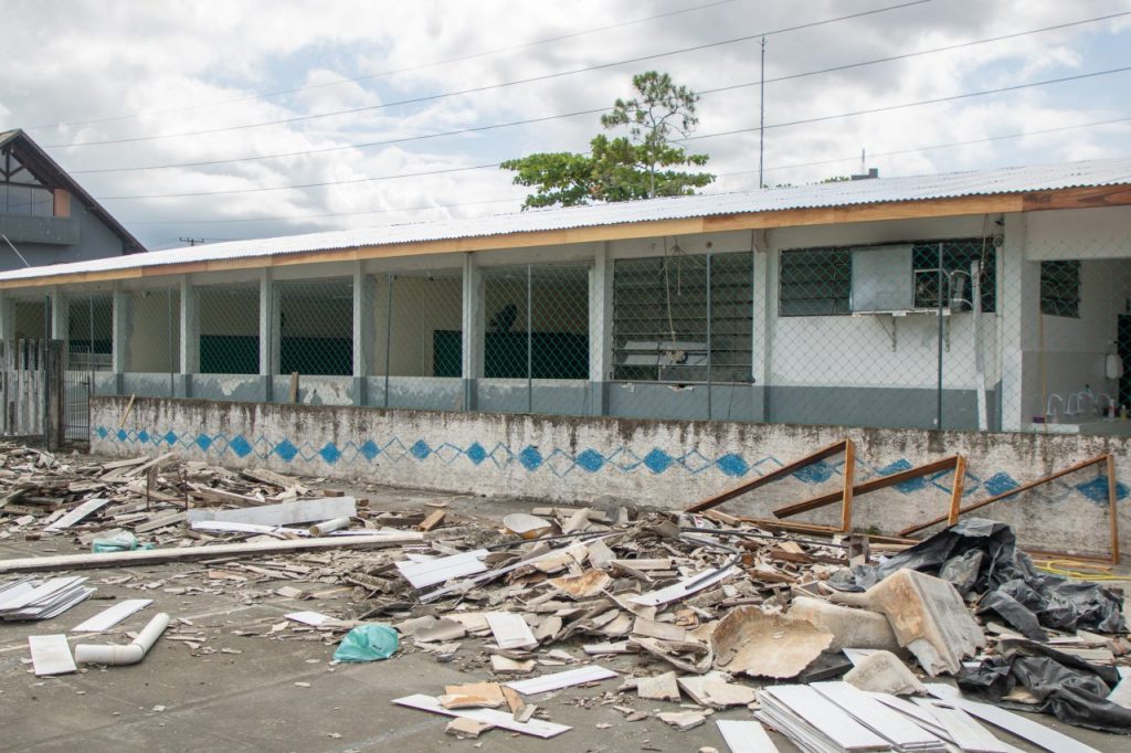 VOLTA AS AULAS ESTADO OBRAS NO COLEGIO ROQUE VERNALHA FOTO MATHEUS POLI – JB LITORAL  (1)