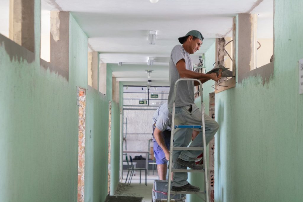VOLTA AS AULAS ESTADO OBRAS NO COLEGIO ROQUE VERNALHA FOTO MATHEUS POLI – JB LITORAL  (10)