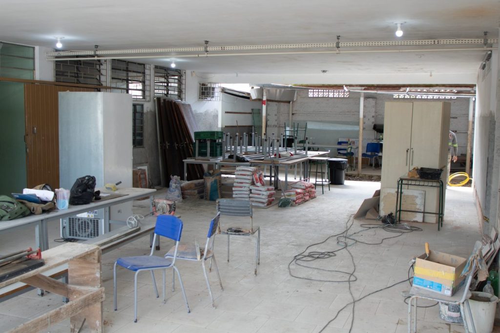 VOLTA AS AULAS ESTADO OBRAS NO COLEGIO ROQUE VERNALHA FOTO MATHEUS POLI – JB LITORAL  (14)