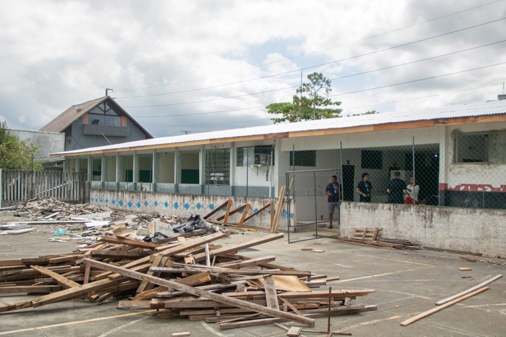 VOLTA AS AULAS ESTADO OBRAS NO COLEGIO ROQUE VERNALHA FOTO MATHEUS POLI – JB LITORAL  (2)