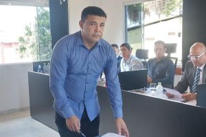 Pela primeira vez, Sandro da Saúde (União) toma posse como prefeito de Guaraqueçaba.