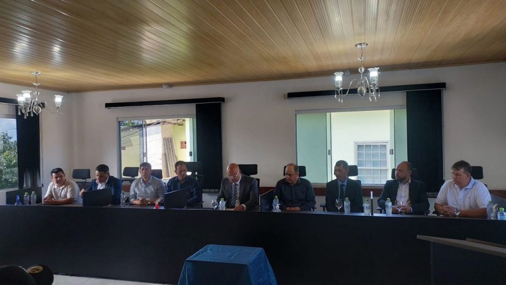 Pela primeira vez, Sandro da Saúde (União) toma posse como prefeito de Guaraqueçaba.