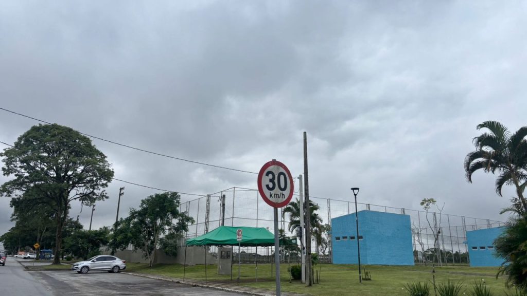 TEMPO NUBLADO PARANAGUA