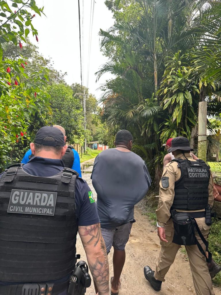 Apreensão de drogas na Ilha do Mel 32