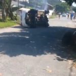 Carro bateu em árvore em Matinhos
