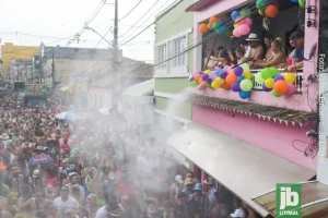 No ano passado, o 73º Banho a Fantasia reuniu cerca de 30 mil pessoas pelo Centro Histórico de Paranaguá. Foto: Rafael Pinheiro/ JB Litoral