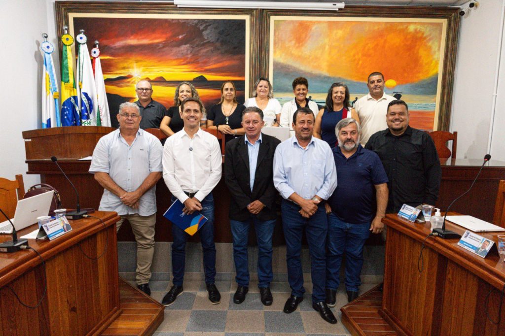 Primeira sessão ordinária da 8ª Legislatura da Câmara Municipal de Pontal do Paraná foi marcada por discursos dos parlamentares e do prefeito Rudão Gimenes. Foto: Prefeitura de Pontal do Paraná