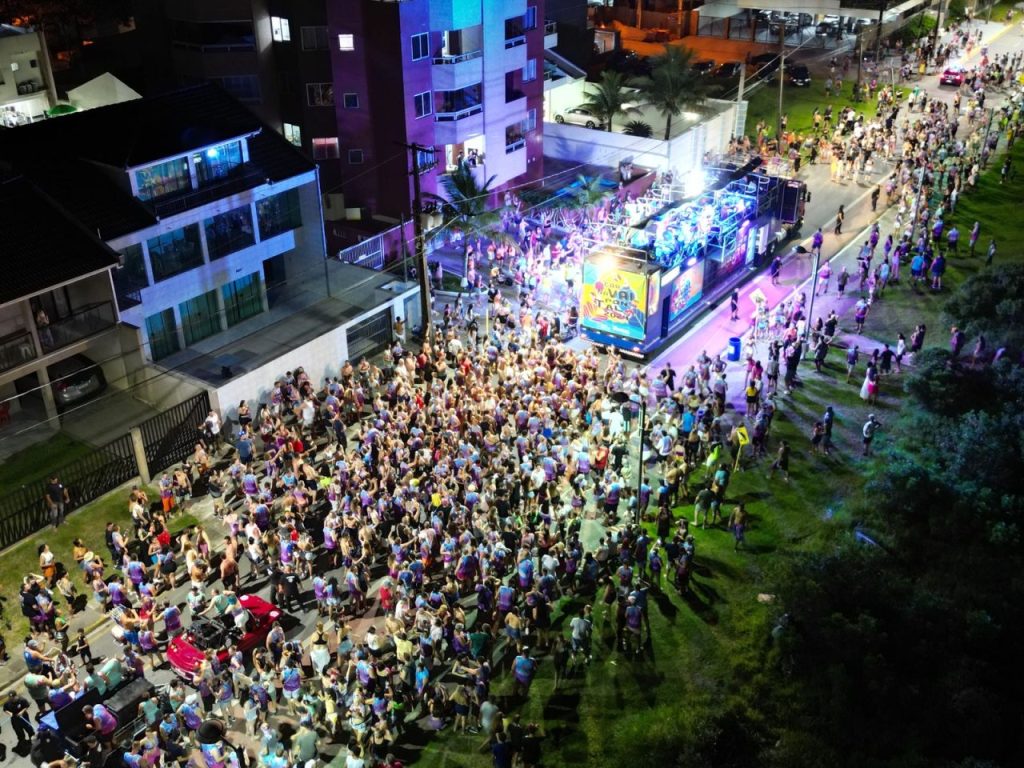 Bloco Pinga Festa Owh saiu com 1.200 foliões, em 2024, no balneário Shangri-lá. Foto: Divulgação