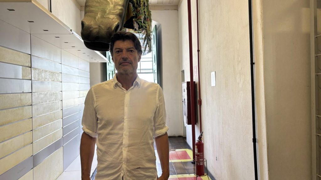 O reitor da UFPR, Marcos Sunye, durante visita de sua comitiva ao Museu de Arqueologia e Etnologia, na última sexta-feira (14), em Paranaguá. Foto: Maisy Pires/JB Litoral
