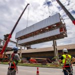 O primeiro de um total de 54 módulos que irão compor as galerias foi içado em 6 de fevereiro. Foto: Cláudio Neves/Portos do Paraná