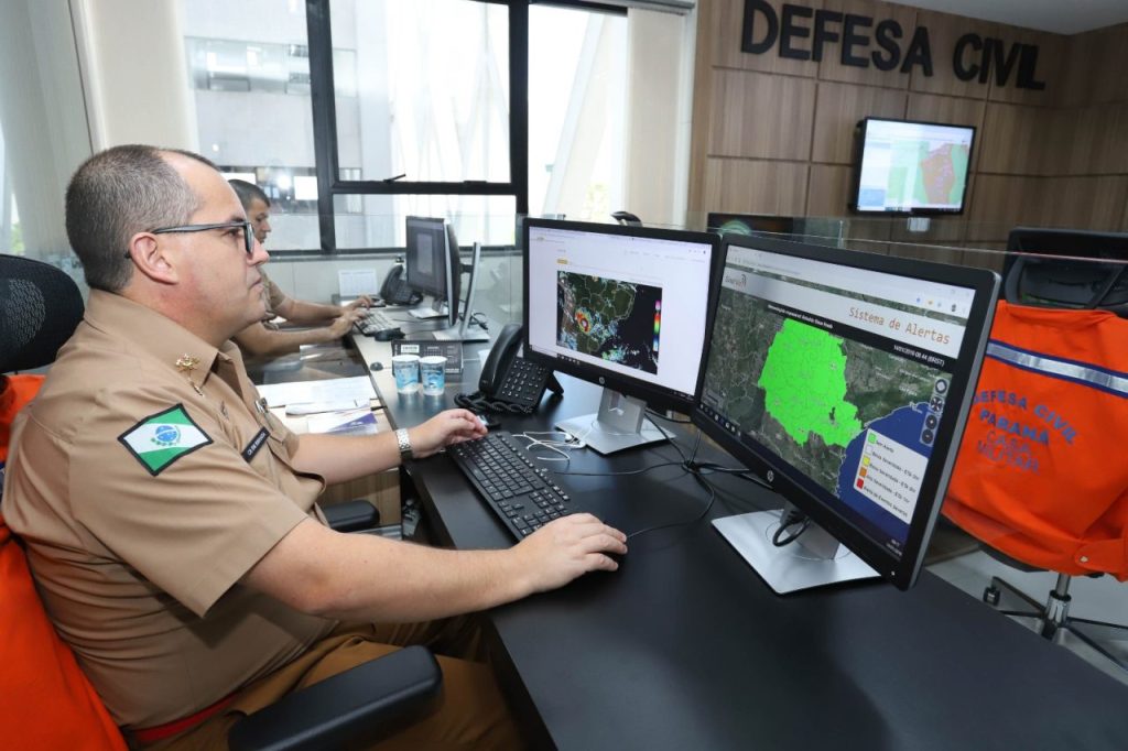 Defesa Civil destaca o curto tempo entre a emissão na central do aviso e o recebimento da informação. “Mais rápido que SMS”, diz. Divulgação/ Defesa Civil