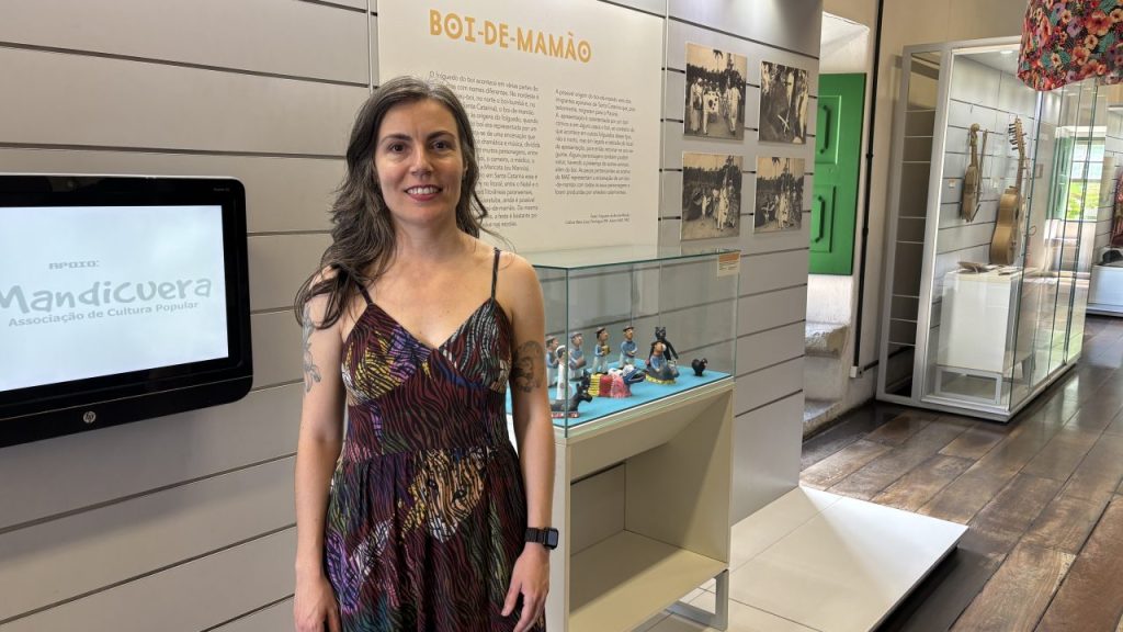 A diretora do MAE, Bruna Portela, destaca que o museu tem desempenhado um papel fundamental na preservação da cultura caiçara. Foto: Maisy Pires/JB Litoral