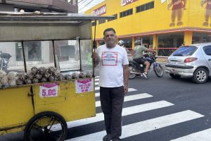 Geremias Cardoso, gerente de uma loja, diz que o asfalto novo vai trazer benefícios para a região. Foto: Maisy Pires/ JB Litoral