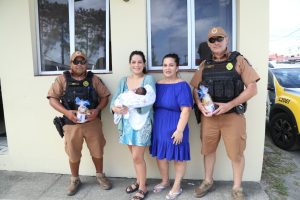 Bebê estava sem respirar ao se engasgar com leite materno