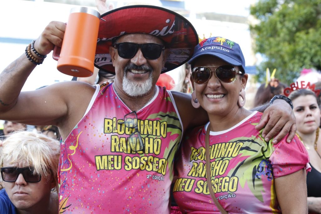 Superou a expectativa: 74º Banho de Mar à Fantasia abre o Carnaval do Litoral e atrai 40 mil pessoas, segundo a PM