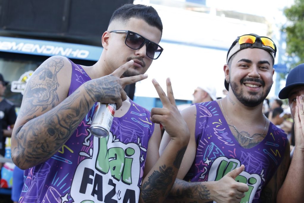 Superou a expectativa: 74º Banho de Mar à Fantasia abre o Carnaval do Litoral e atrai 40 mil pessoas, segundo a PM