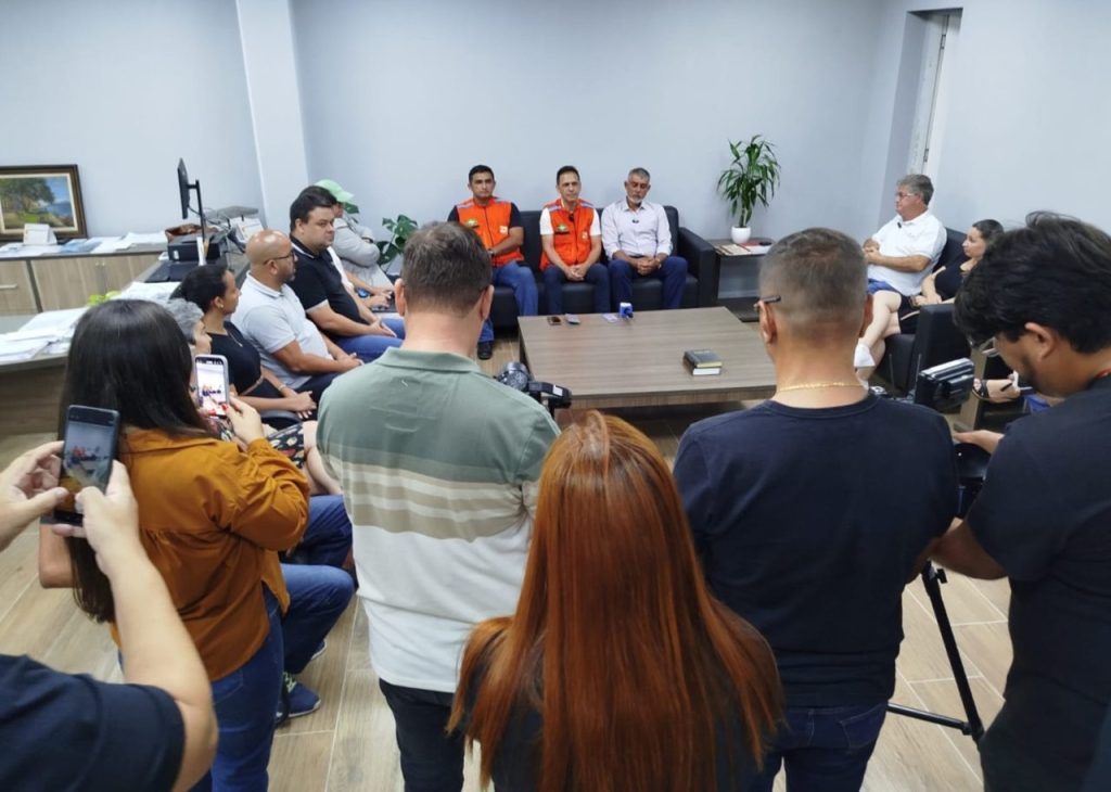 Após as fortes chuvas, o prefeito Adriano Ramos decretou estado de calamidade pública para agilizar recursos e obras emergenciais. O Corpo de Bombeiros detalhou os estragos no Litoral, com Paranaguá, Morretes e Guaratuba entre as cidades mais afetadas. Foto: Prefeitura de Paranaguá