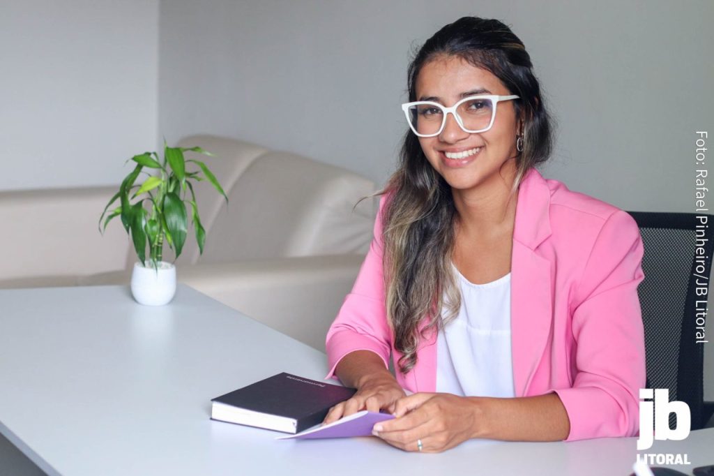 Também assumindo um novo desafio de implementar novas políticas públicas voltadas às mulheres, Thaiz Batista Cordeiro é a nova secretária da Mulher de Antonina. Foto: Rafael Pinheiro/JB Litoral