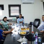 Da esquerda à direita: os prefeitos Eduardo Dalmora (Matinhos), Rudão Gimenes (Pontal do Paraná), Junior Brindarolli (Morretes) e Mauricio Lense (Guaratuba) na reunião da AMLIPA. (Foto: PMPPR/ Anderson Franco)