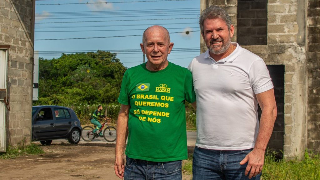 Nilton Hang, diretor da rede de lojas Havan, e Beto Bavaresco, diretor da rede supermercadista, visitaram as obras na quinta-feira (27). Foto: Prefeitura de Paranaguá