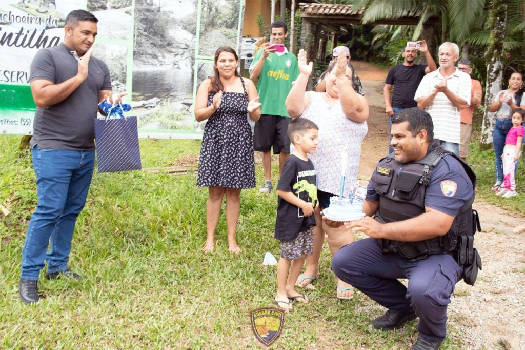 ANIVERSARIANTE VISITA GUARDA PARANAGUÁ (1)