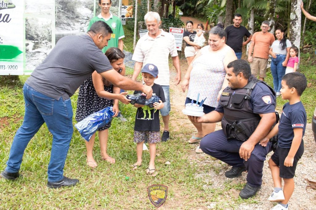 ANIVERSARIANTE VISITA GUARDA PARANAGUÁ (2)