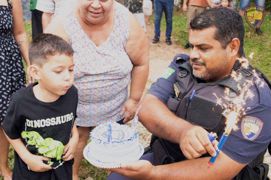ANIVERSARIANTE VISITA GUARDA PARANAGUÁ (3)