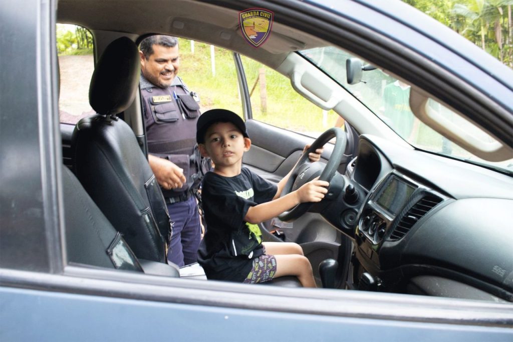 ANIVERSARIANTE VISITA GUARDA PARANAGUÁ (4)