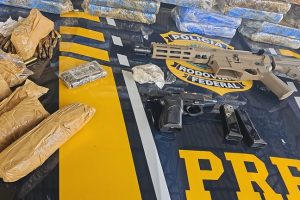 Apreensão de fuzil e drogas na BR 376