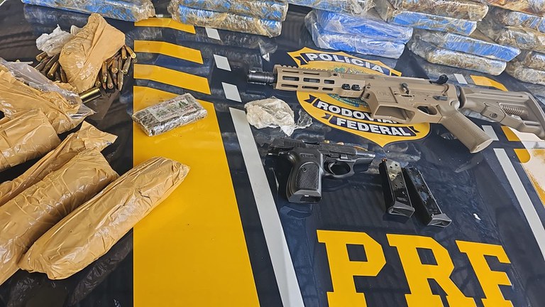 Apreensão de fuzil e drogas na BR 376
