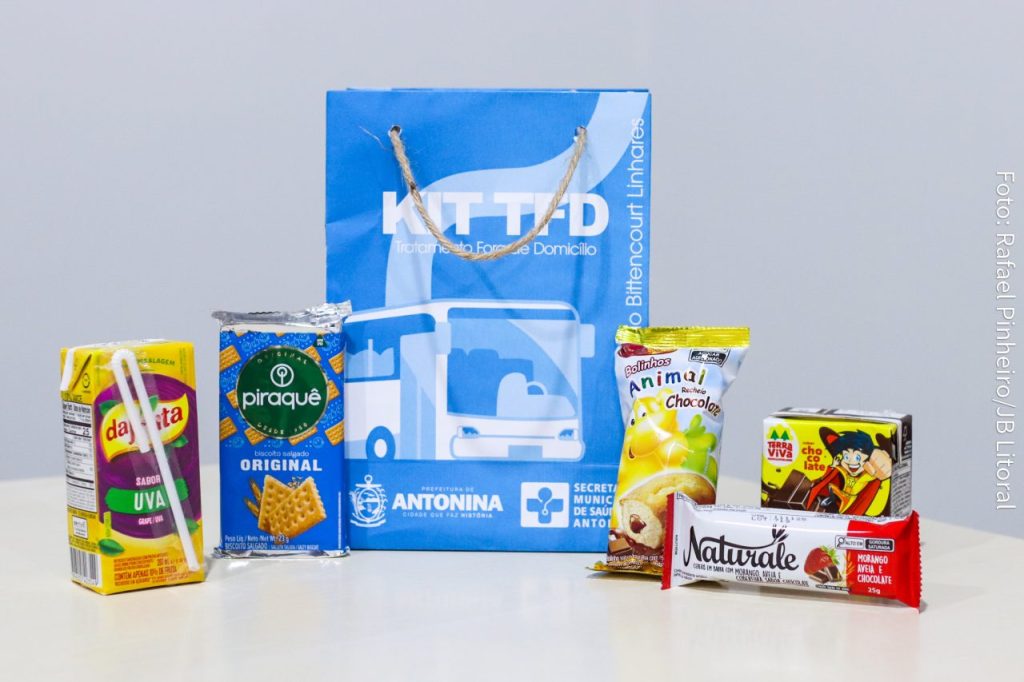 O kit é formado por um suco, um achocolatado, uma bolacha salgada, um bolinho e uma barra de cereal.