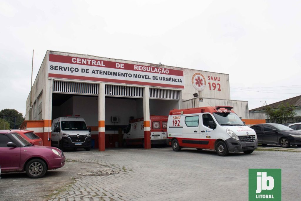Sede do SAMU Litoral, em Paranaguá, é mantida pelo Consórcio CISLIPA e pode ter a central de regulação transferida para Curitiba como parte de plano estadual.