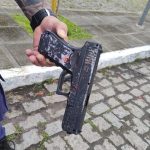 Mulher presa com réplica de pistola no Centro Histórico de Paranaguá