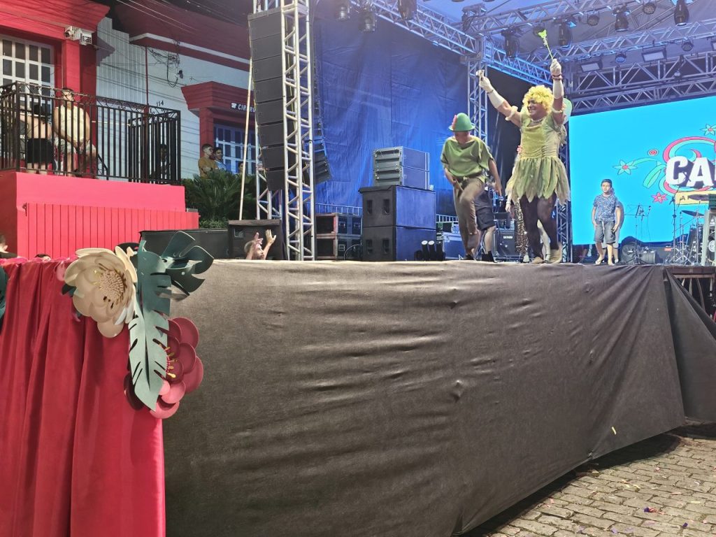 Peter Pan e Sininho ficaram em segundo.