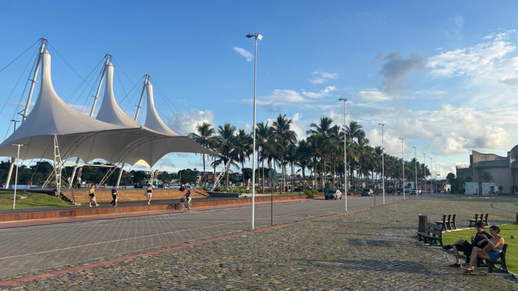 PRAÇA MARIO ROQUE - FOTO JB - SOL PARANAGUA