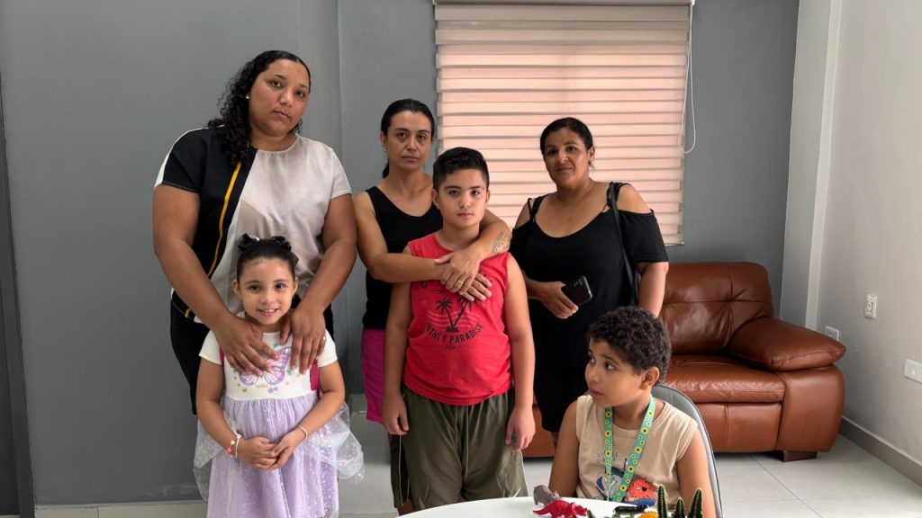 Unidas pela mesma causa, mães relatam retrocessos no atendimento oferecido pela Prefeitura e cobram soluções urgentes. Foto: JB Litoral