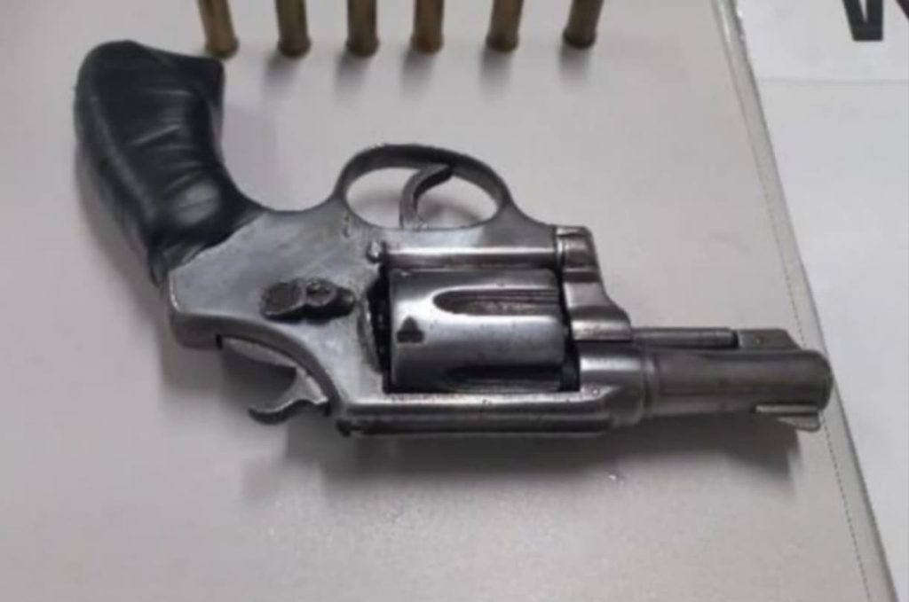 Apreensão de revólver em Paranaguá