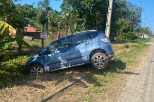 Carro roubado recuperado pela PM em Guaratuba