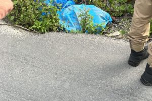 Corpo encontrado em lona