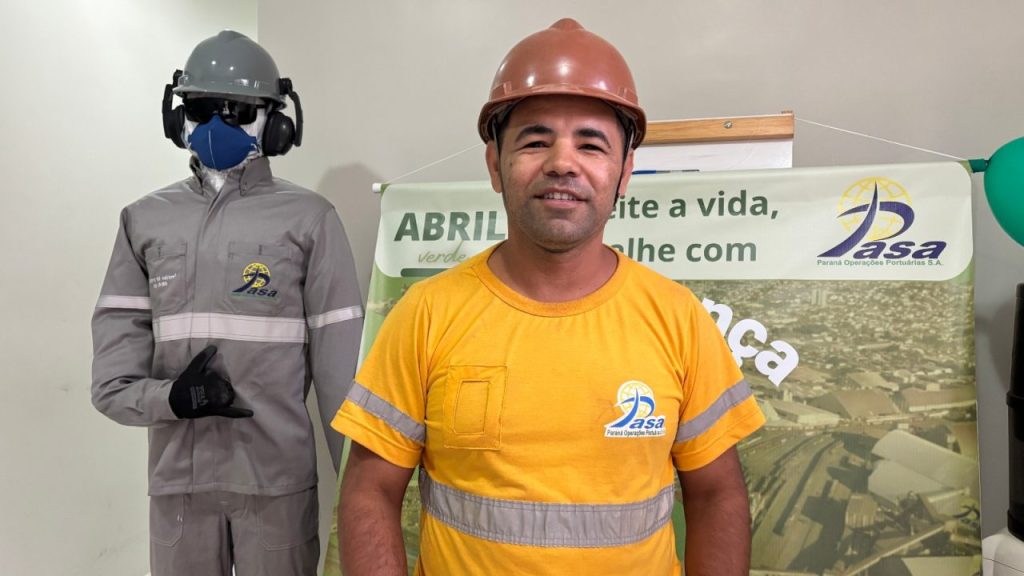 A iniciativa foi elogiada pelos trabalhadores, um deles é o operador de tombador Elder Vinicius. Foto: JB Litoral
