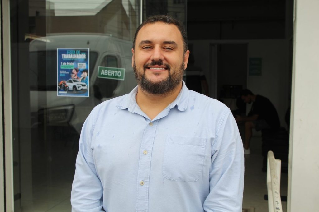 Diretor da Semtra, Gustavo Amin Hammoud, afirma que a campanha busca impulsionar o comércio local. Foto: Diogo Monteiro/JB Litoral

