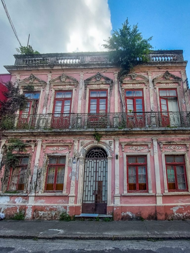 O local já abrigou o Fórum Eleitoral, a Escola do Comércio Alberto Gomes Veiga e varas criminais. Foto: Prefeitura de Paranaguá