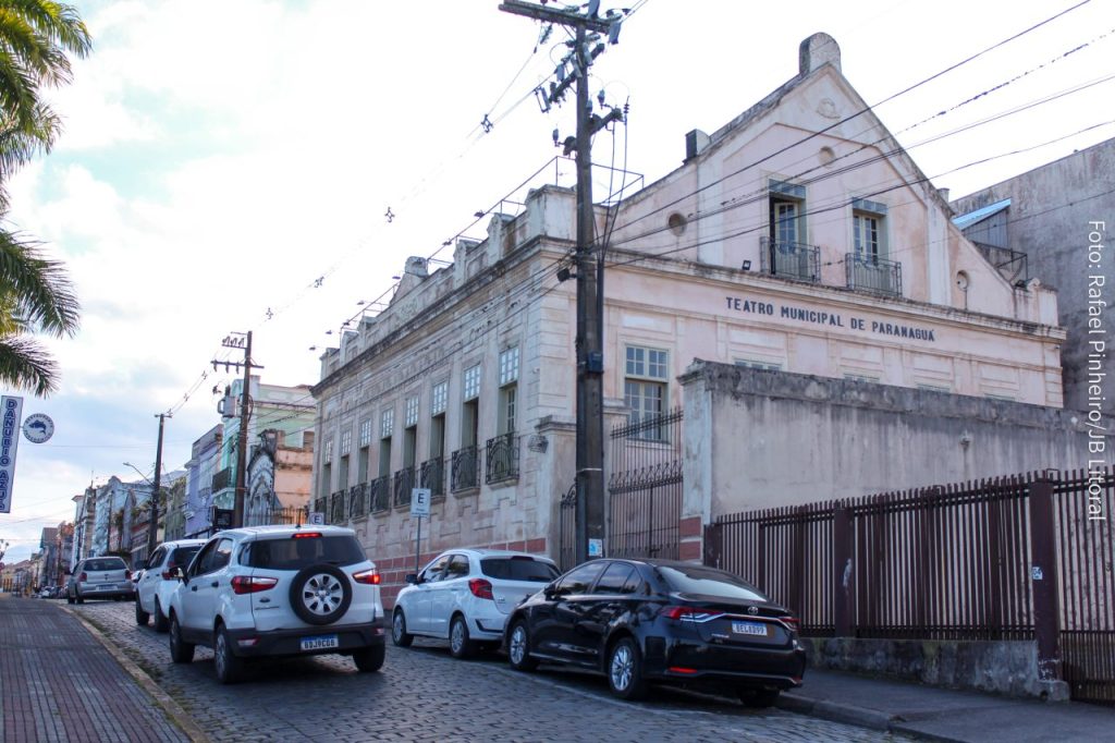 Entre os destaques do início da gestão está o anúncio de recursos para a reforma do Teatro Municipal. Foto: Rafael Pinheiro/JB Litoral