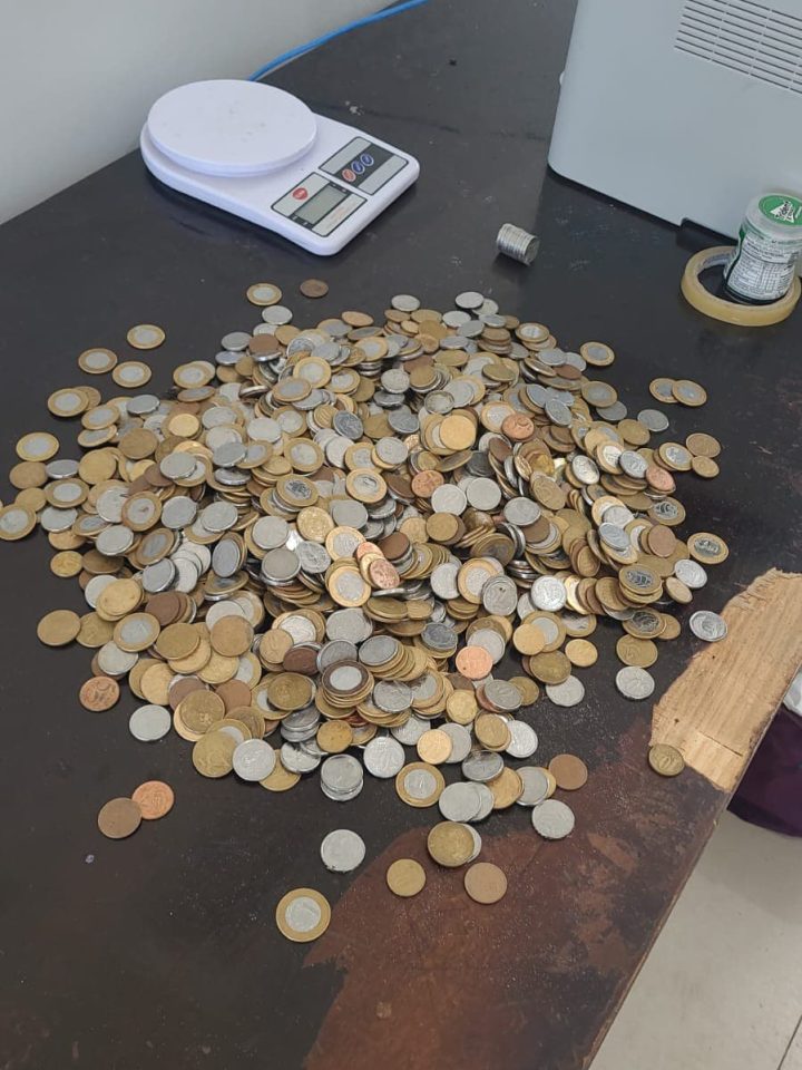 Moedas apreendas pela PM em Guaratuba