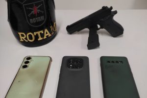 Simulacro e celulares recuperados