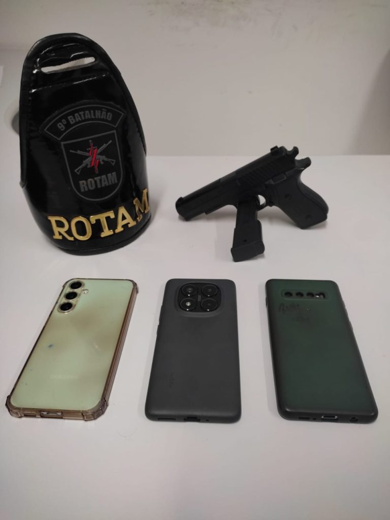 Simulacro e celulares recuperados