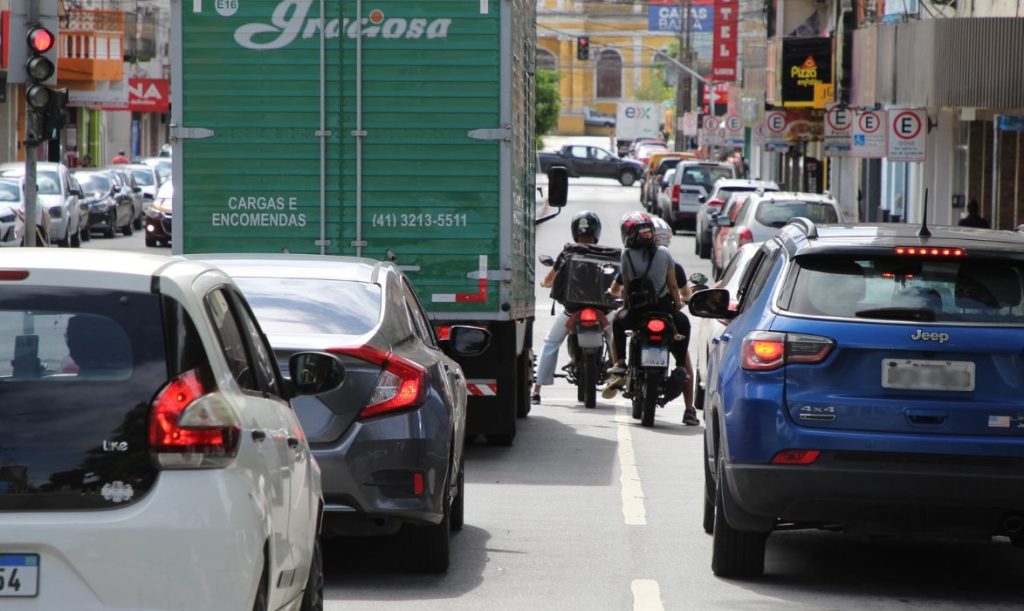 Transito-em-Paranagua-ipva-carros-Foto-Diogo-Monteiro-JB-Litoral-11-1024×682