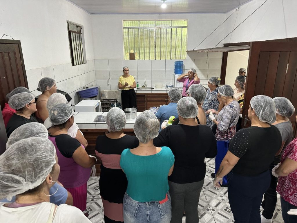 Capacitação em produção de chocolate e ovos de Páscoa faz parte do projeto “Empresárias do Futuro”. Foto: Prefeitura de Morretes