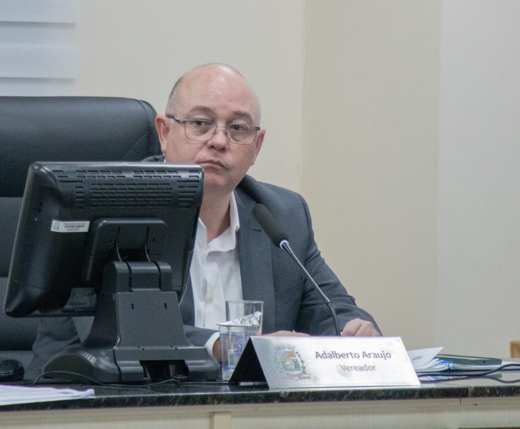 O novo presidente da Câmara, Dr. Adalberto, é o autor da proposta que pode punir faltas sem justificativas. Foto: Matheus Poli/JB Litoral